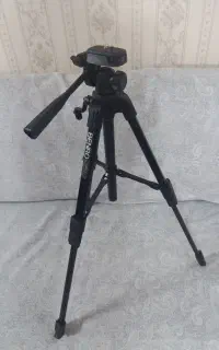 سه پایه دوربین