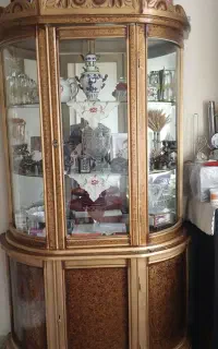 بوفه سالم ودر حدنو بعلت کمبود جا می فروشم