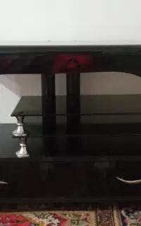 یک عدی میز تمیز بدون