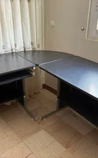 میز تحریر و کامپیوتر