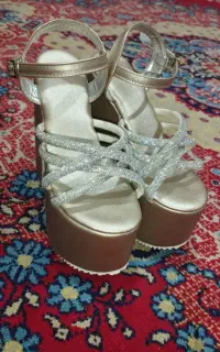 کفش مجلسی نگین دار یکبار استفاده شده