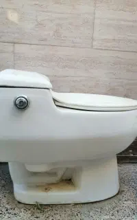 یک توالت فرنگی ثابت