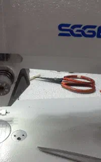 چرخکار خانم مسلط به چرخ صنعتی