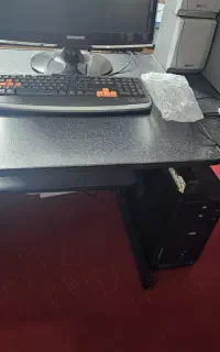 مانیتور سامسونگ .میز کامپیوتر.اسپیکر