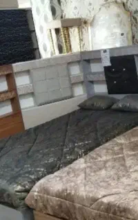 تخت خواب دونفره همراه با تشک میز ارایشی دوتاپاتختی