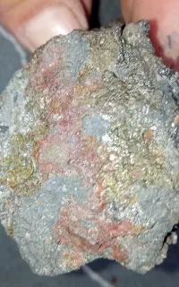 سنگ نایاب طلا با پوست سوخته