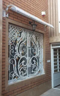 سایبان کولر گازی وآبی همراه با آفتاب گیر پنجره