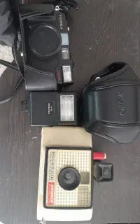 دوعدد دوربین ویک عدد فلاش