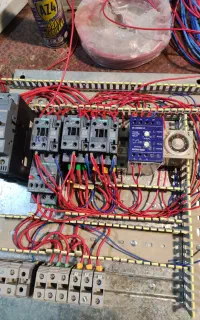 برق کار صنعتی و برق ساختمان نصب آیفون تصویری