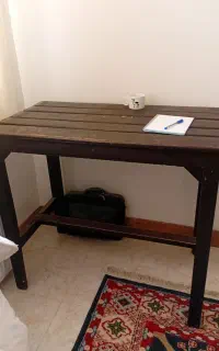 میز چوبی خیلی محکم