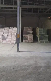 راننده نیسان برای مصالح ساختمانی