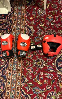 دستکش بوکس به همراه کلاه و بانداژ