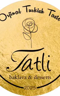 فروشنده خانم جوان