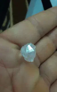 الماس هرکیمر طبیعی در دل کوه