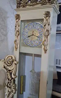 ساعت ایستاده و ویترین