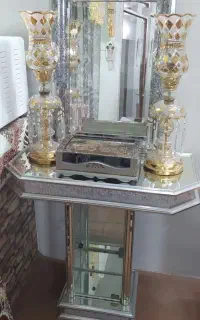آینه و شمعدان با میز