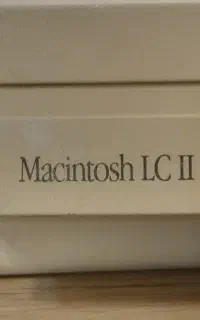 کامپیوتر قدیمی اپل مکینتاش LC II مدل M1700