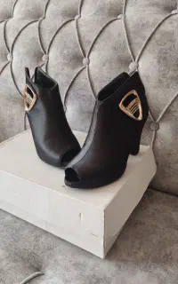 کفش مجلسی و کتانی