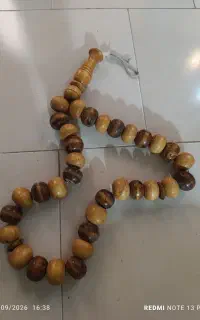 تسبیح چوبی و عصا چوبی