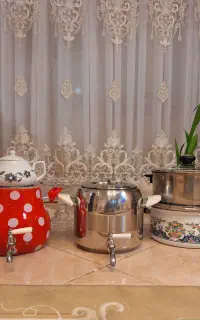 کتری قوری و قابلمه و ظرف میوه خوری درحد نو