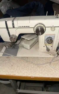 فروش چرخ خیاطی ژانومه ۸۰۲