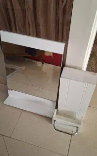 آینه و باکس روشویی و شلف جای شامپو