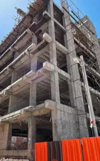 نگهبان با کار ساختمان