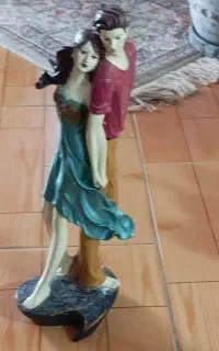 مجسمه دختر وپسر
