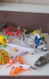 موتور و هواپیما و اسباب بازی