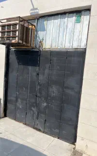 درب آهنی ماشین رو