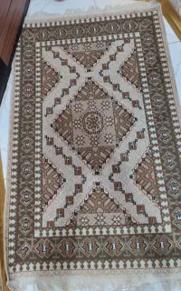 گلیم 1در1/5 کاملآ تمیز سالم فقط 1/500هزارتومن