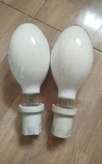 دو عدد لامپ گازی