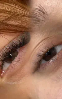 مدل برای اکستنشن مژه فوری