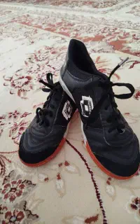 کفش ورزشی سالنی