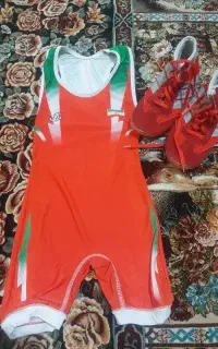 کفش ورزشی و دوبنده کشتی