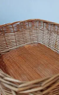 سبد حصیری دست بافت مربع،در حد نو