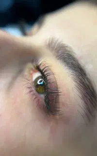 اکستنشن مژه و لیفت ابرو و کاشت هیدن با قیمت مناسب