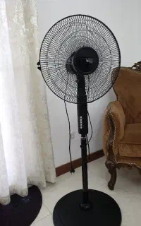 پنکه ایستاده مشکی