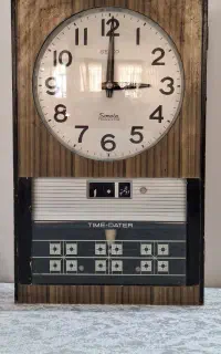 ساعت دیواری قدیمی