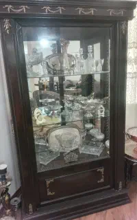 بوفه شیشه ای  و جلو مبلی