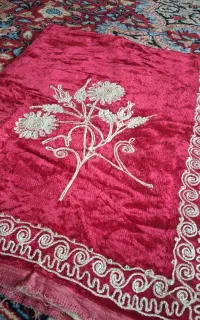 بقچه قدیمی با دمپایی رایگان چون زدگی داره