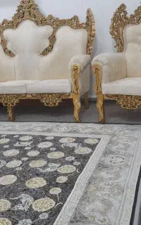 مبلمان سلطنتی ۷نفره همراه ۳عدد میز عسلی