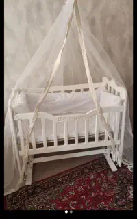 تخت کنار مادر