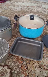 قابلمه نچسب و سطل پلاستیکی