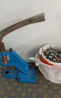 دستگاه پرس دکمه