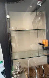ویترین شیشه ای