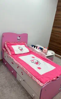 تخت و تشک و باکس کنار تخت