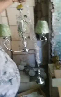 تعداد زیادی لوستر
