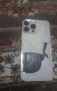 گوشیی ایفون ۱۲ شکسته