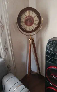 ساعت سه پایه نو و تمیز